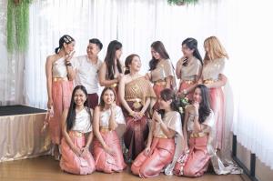 ชุดไทยเจ้าสาว ชุดไทยจักรพรรดิ์ เช่าที่แบมบี้ เวดดิ้ง ห้วยขวาง